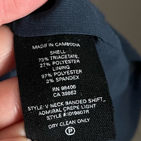 Theory • V-Neck Banded Shift Dress Blue Admiral Crepe Light - Picture 6 of 8